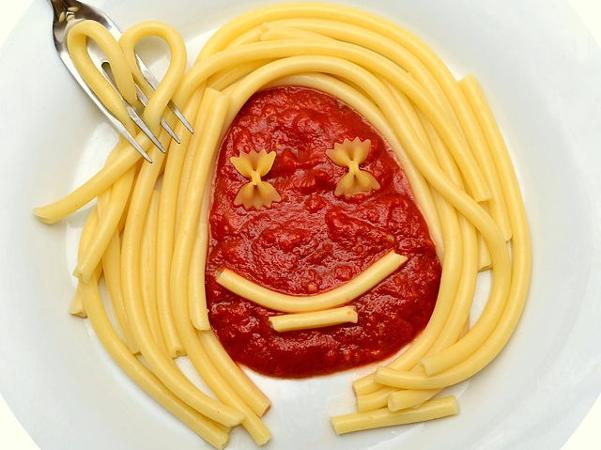 Spaghetti Tomatensoße Gesicht